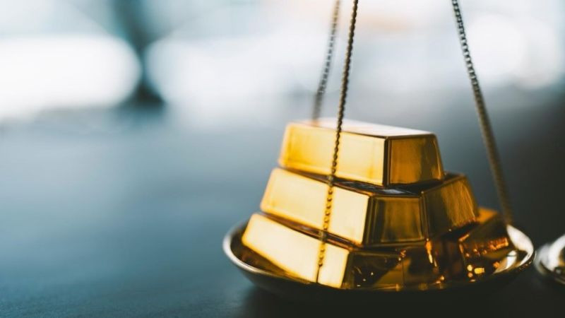 Златото поевтинява преди ключови данни за пазара на труда в САЩ